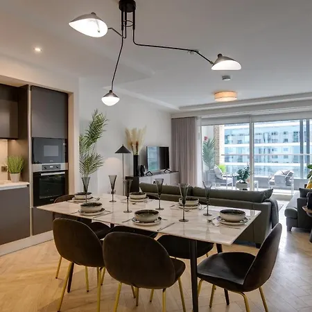 Spacious, Modern In The Heart Of Apartamento