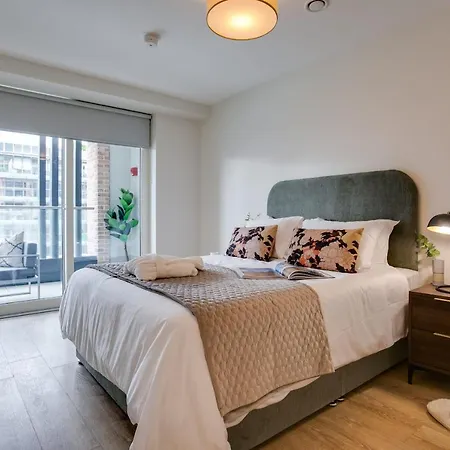 公寓 Spacious, Modern In The Heart Of